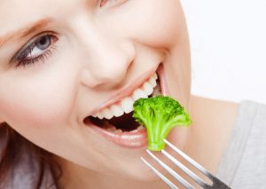 Ăn 3,4kg Bông cải xanh mỗi ngày để ngăn ngừa Ung Bướu– Chuyện thật như đùa