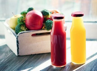 Juice Cleanse là việc sử dụng nước ép hoa quả thay thế toàn bộ khẩu phần ăn uống hàng ngày