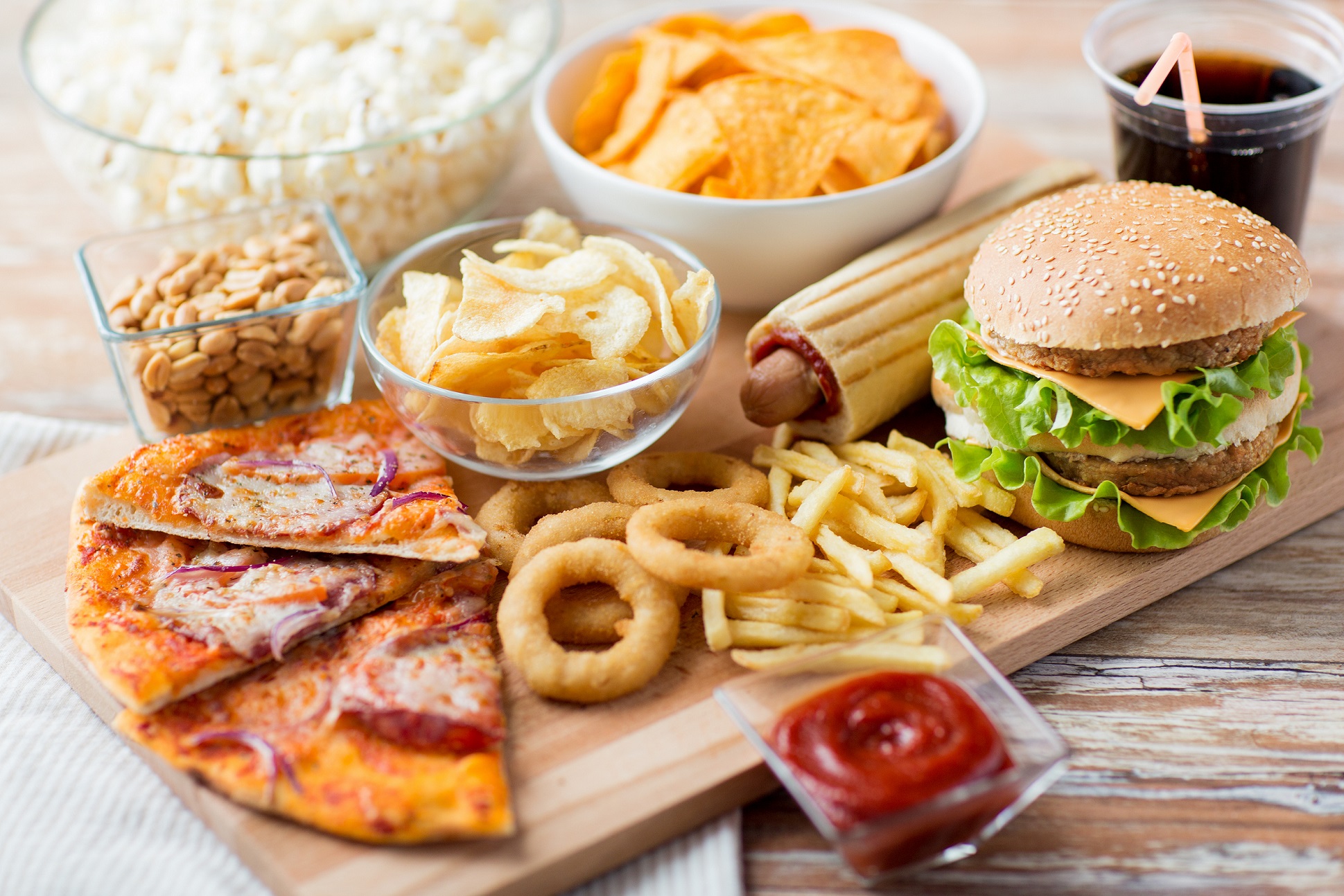 Thức ăn nhanh gây tích tụ đốc tố ở đại tràng