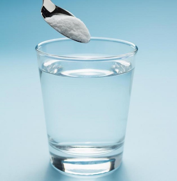 Một cốc nước muối ấm mỗi sáng giúp thải độc ruột.