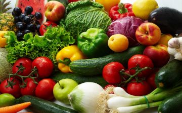 Ăn thực phẩm sạch và nhiều rau xanh giúp detox thải độc cơ thể rất hiệu quả.